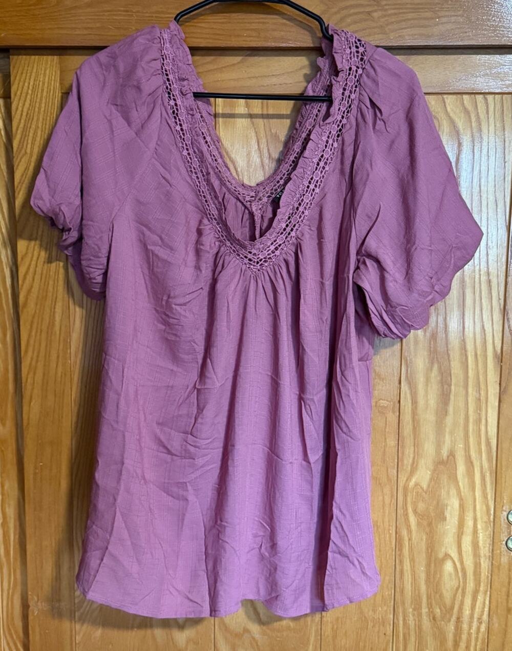 NWT Torrid Mesa Rosa Crosshatch Lace Neckline Top, Size 0